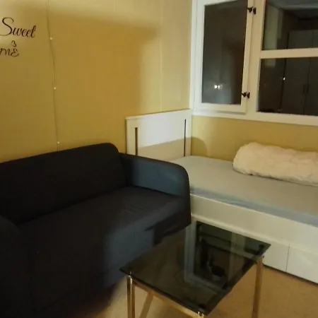 Cozy Away From Apartment Amot