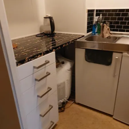 Cozy Away From Apartment Amot